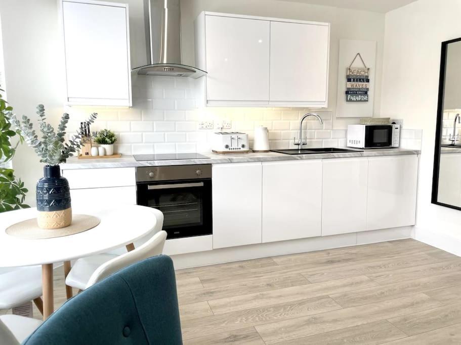 Luxury Porthcawl 1 Bedroom Apt, Prime Location Exterior foto